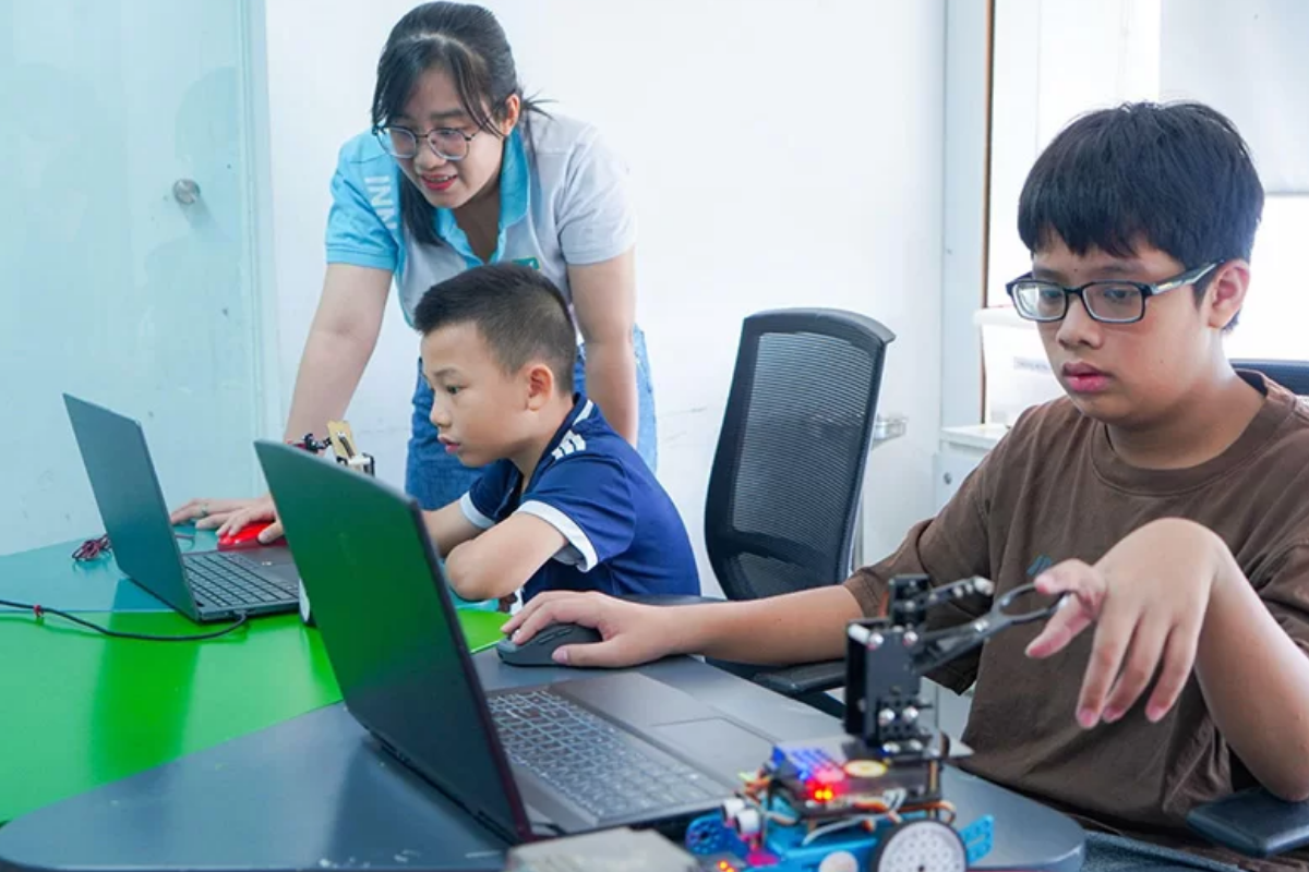 huong-dan-lap-trinh-robot-di-theo-duong-ke-1