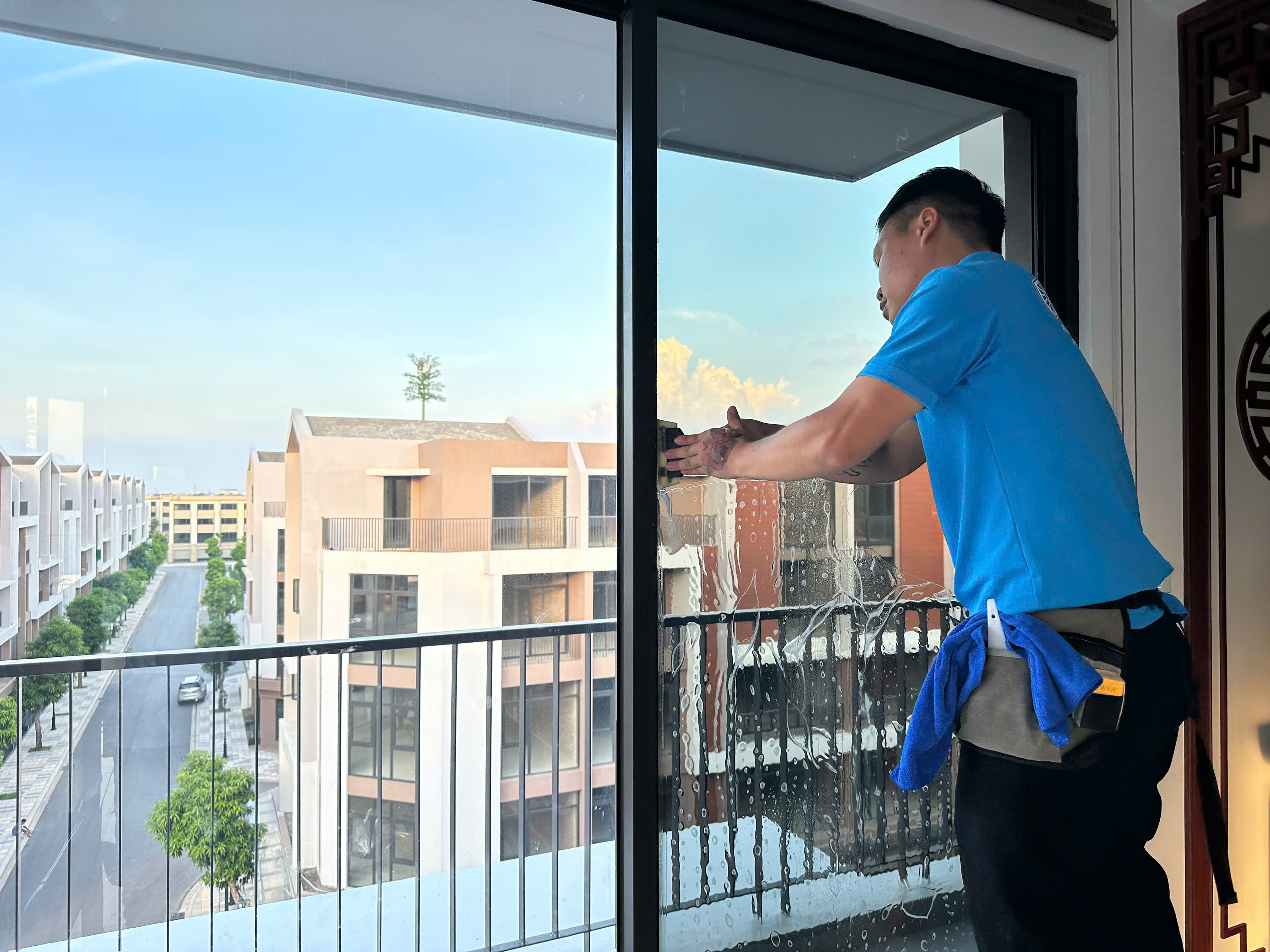 Dan phim cách nhiệt cửa kính giúp giảm nhiệt trong nhà